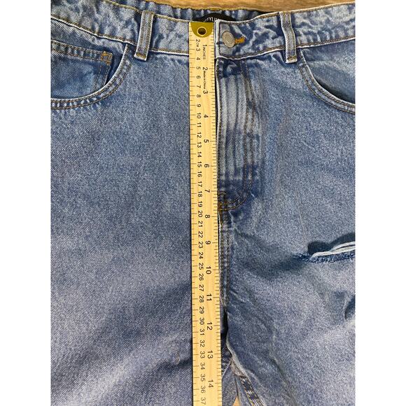 PrettyLittleThing Distressed Straight Leg Jeans - Mid Blue, Size US 6 - Picture 6 of 7